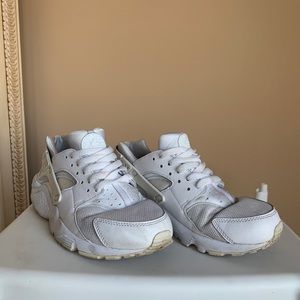 White Nike Huaraches